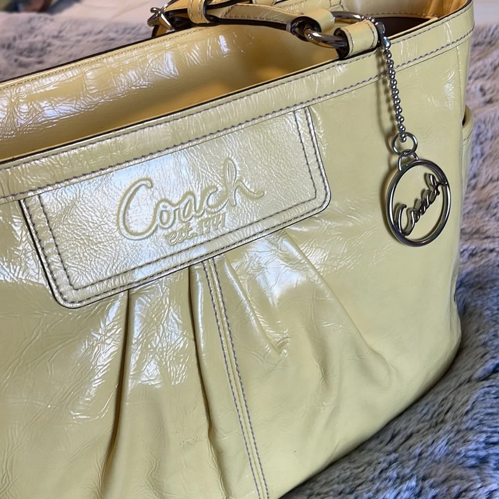 Y2K Pale Yellow Coach Bag - Picture 2 of 16